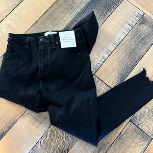New with tag Abercrombie The Super Skinny Ankle black jean